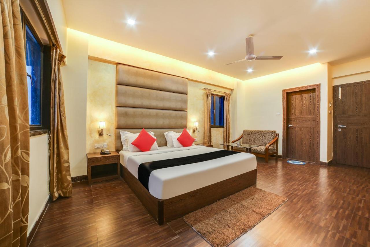 Capital O 61351 Waii International Hotel Bhalukpung Exterior photo
