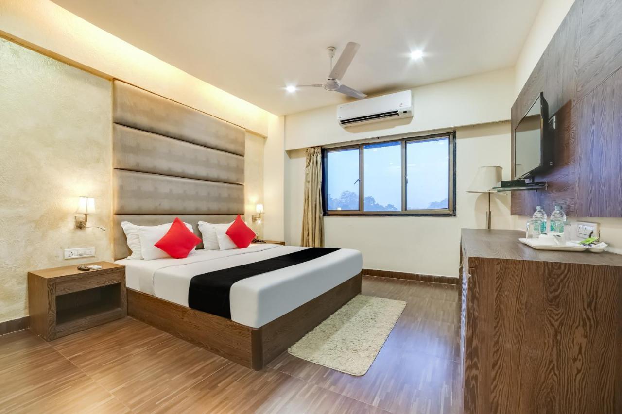Capital O 61351 Waii International Hotel Bhalukpung Exterior photo